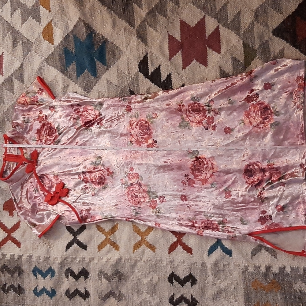 Traditional chinese cheongsam qipao dress in pink. Soft stretchable fabric